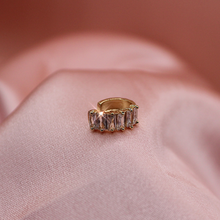 Load image into Gallery viewer, Shiny Cubes Earcuff
