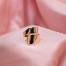 Load image into Gallery viewer, Wonder Woman Ring
